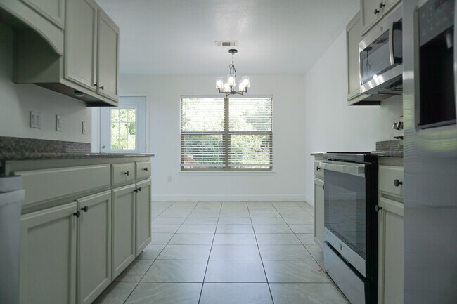 Building Photo - 127 Bronze Cir