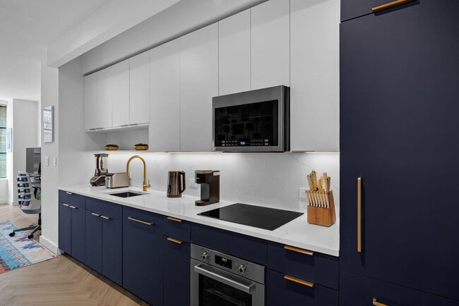 Building Photo - 980 6th Ave