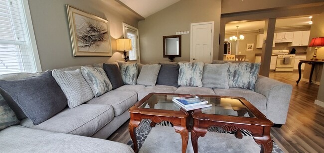 Building Photo - Monthly Furnished Rental, Dog-Friendly, Utilities Included