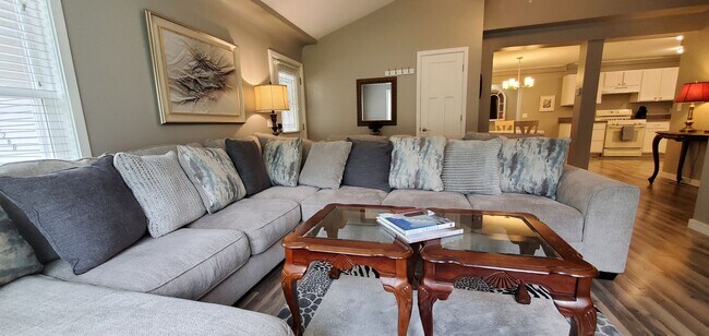 Building Photo - Off-Season Rental – Furnished, Dog-Friendl...