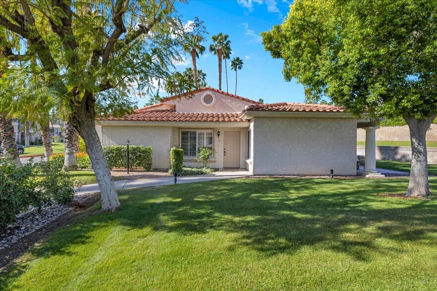 Building Photo - 2701 E Mesquite Ave