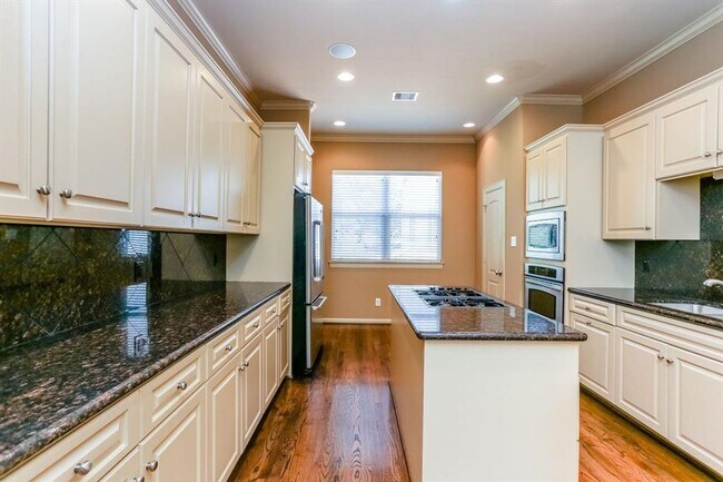 Building Photo - Stylish 3-Bedroom Home in Prime Houston Lo...