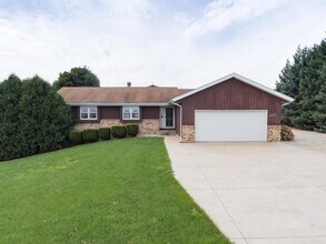 Building Photo - Spacious 4-Bedroom Home with Attached Garage in Salem Lakes