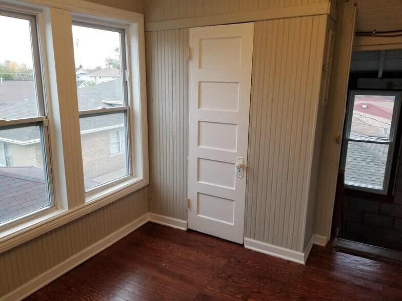 Porch - 7560 W Touhy Ave