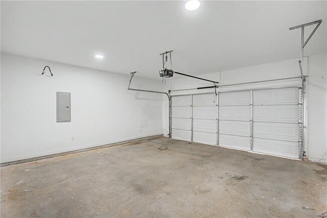 Building Photo - 24 Rocky Cir NE