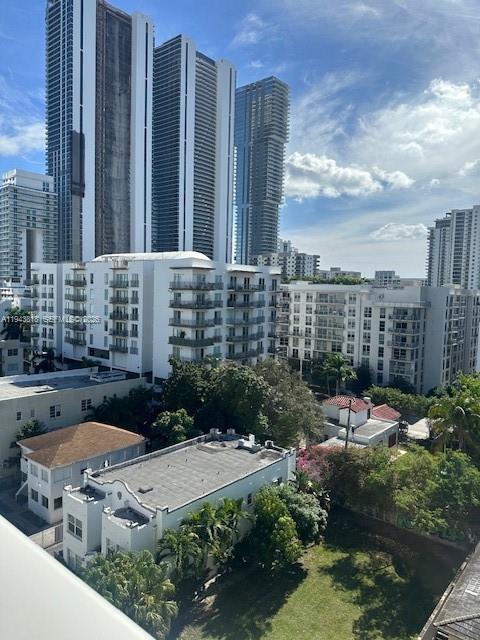 Building Photo - 321 NE 26th St