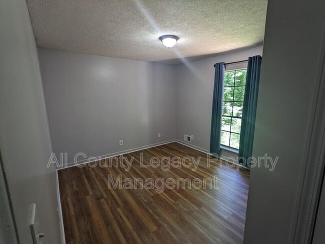 Building Photo - 4566 Town Crier Rd SW