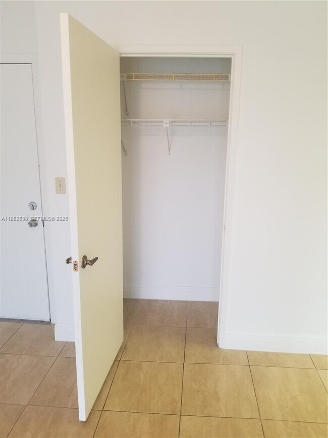 Building Photo - 9150 Fontainebleau Blvd