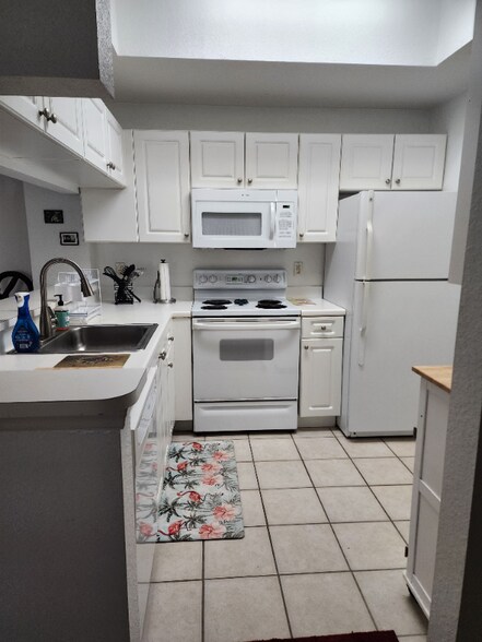 Building Photo - 2806 Veronia Dr