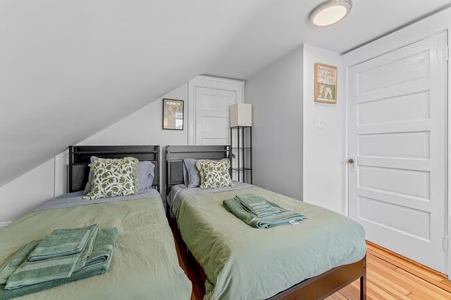 Building Photo - 29 Harbor St