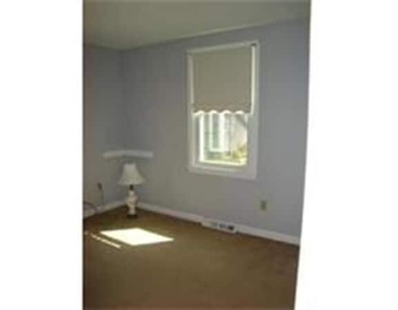 Building Photo - 9 Silver Birch Ave