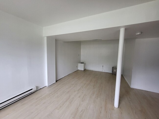 Building Photo - Spacious 3-Bedroom Rental Home in Newark