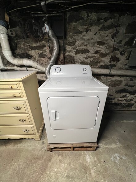 Building Photo - 45 Middle St