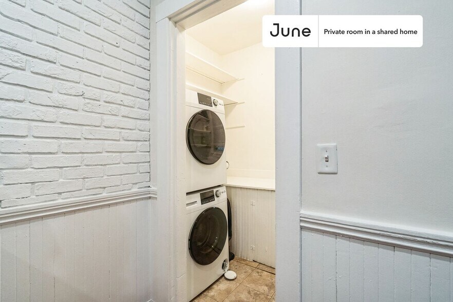 Building Photo - Room in Shared 3 bed/1 bath home