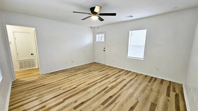 Building Photo - Remodel-Lots of Yard Space-3 Bed/2 Bath