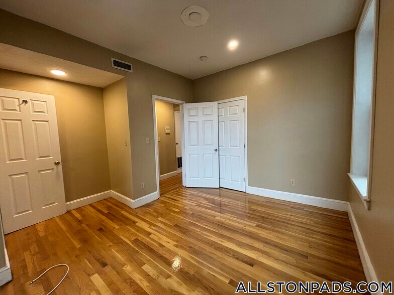 Building Photo - 17 Highgate St