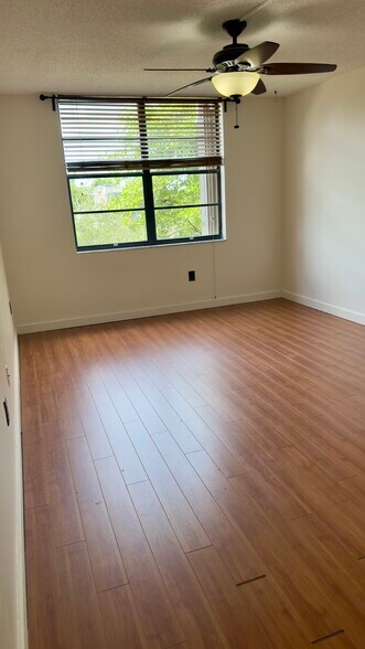Building Photo - 13000 SW 92nd Ave