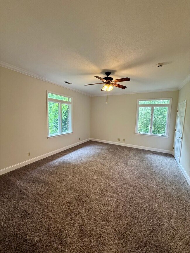 Building Photo - Knoxville 37909 - 2 bedroom, 1.5 bath unit, duplex - Contact Chad Weeks (865) 567-6193