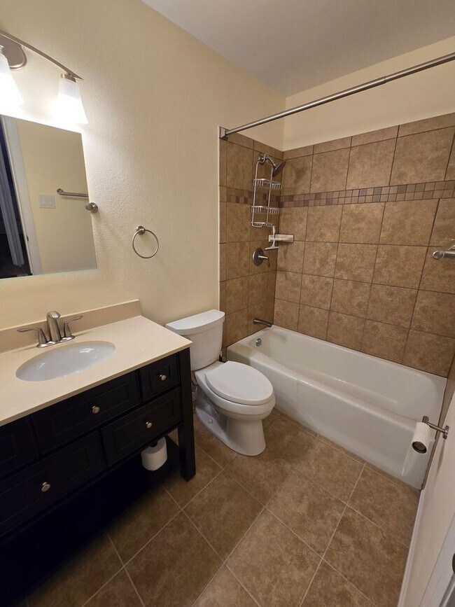 Building Photo - 1118 Villa Ln