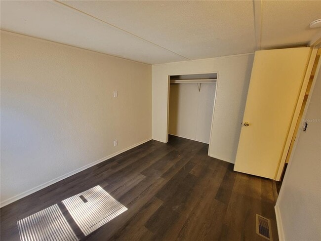 Building Photo - 16625 NE 2nd Street Rd