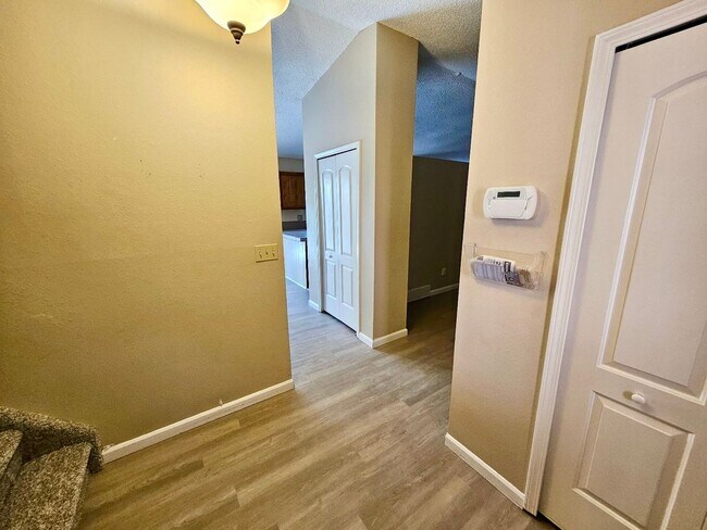 Building Photo - 6373 Pulpit Rock Dr