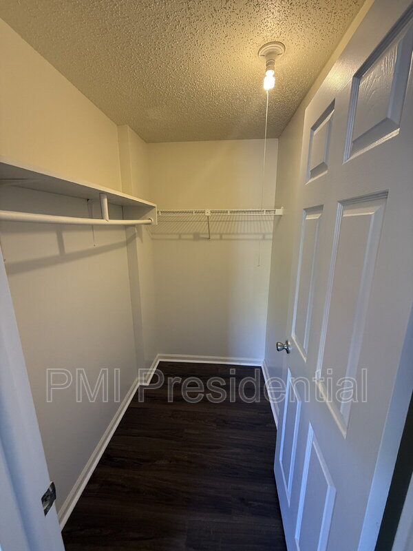 Building Photo - 9904 Whitney Cir
