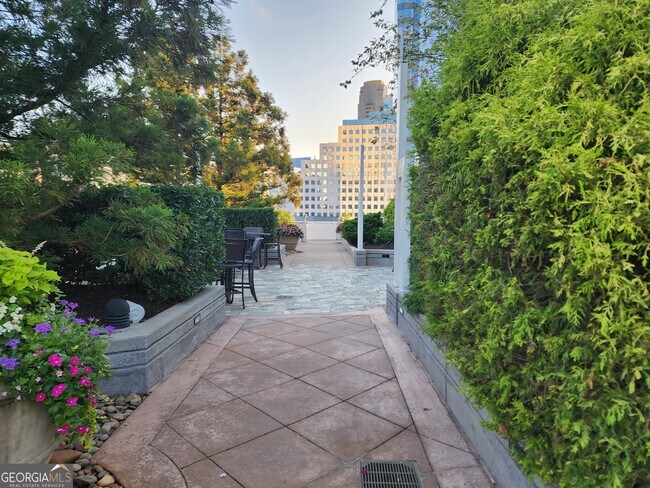 Building Photo - 3324 Peachtree Rd NE