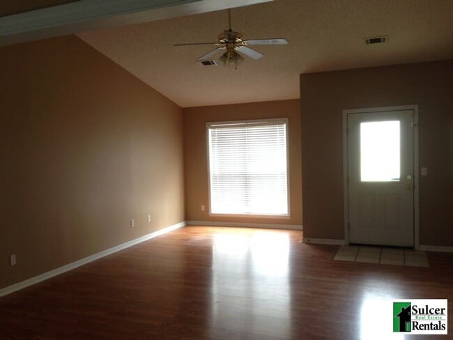 Building Photo - Spacious 3 Bedroom Next to NEA Baptist Hos...
