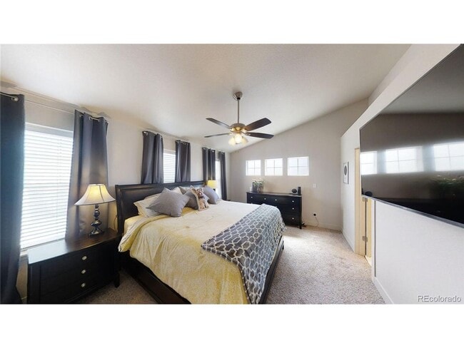 Building Photo - Available 4/2: Beautiful End Unit Townhome in Cherrywood Park