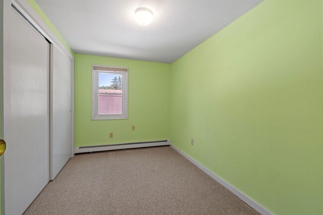 Building Photo - 36 Lark St