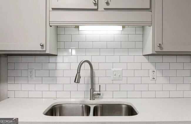 Building Photo - 2330 Cobb Pkwy SE