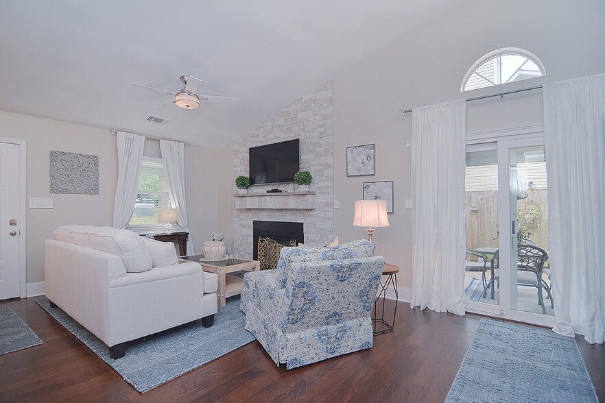 Building Photo - 16611 Glenfurness Dr