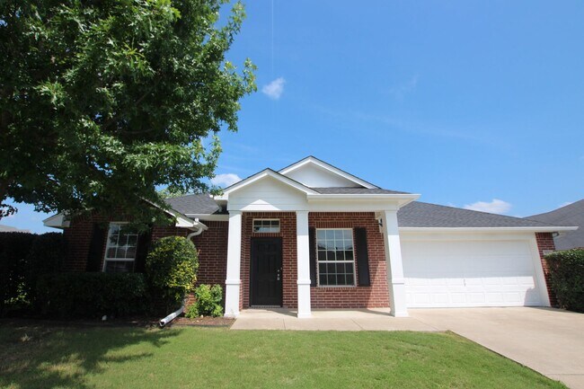 Primary Photo - Lease Takeover Opportunity! Stunning 3 bed...