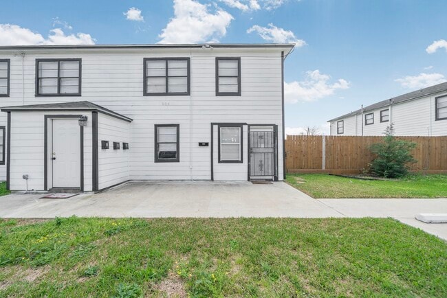 Building Photo - 904 Beverly Ave