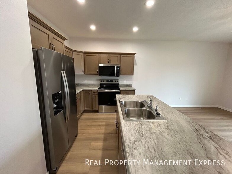 Building Photo - 2 Bedroom 1.5 Bathroom Home for Rent