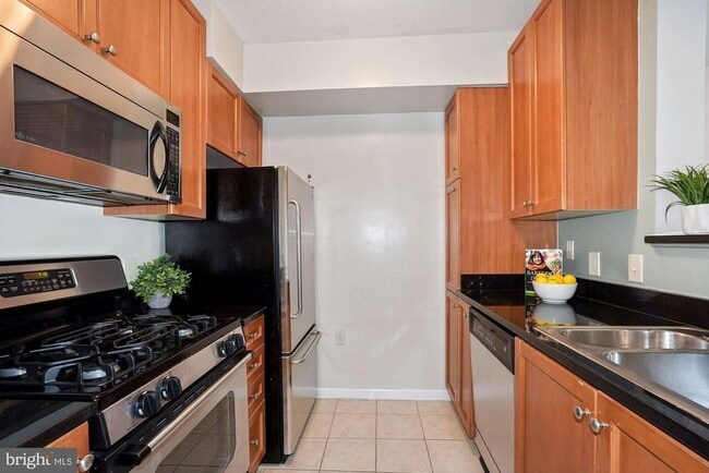 Building Photo - 851 N Glebe Rd