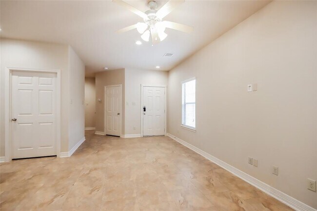 Building Photo - 2038 Lost Pine Ct