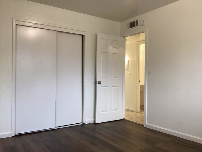 Building Photo - 3278 - Lucas