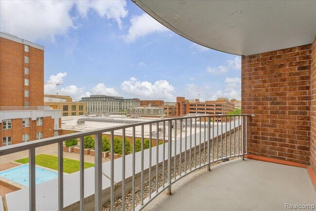 Building Photo - 411 S Old Woodward Ave