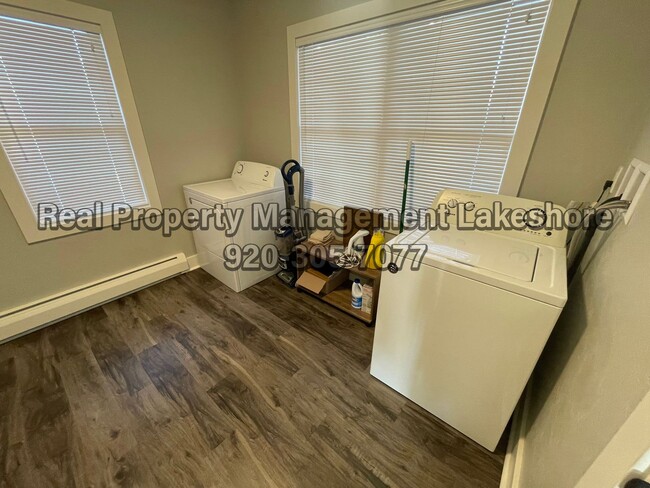 Building Photo - Fully Furnished House - Six or Twelve Mont...