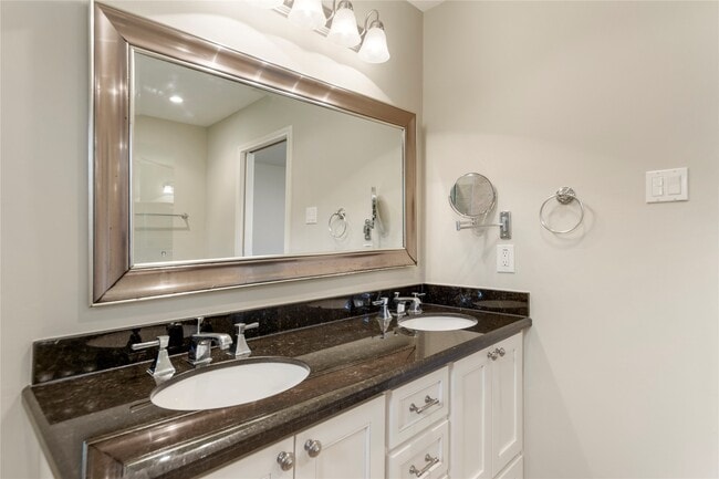Building Photo - 402 Forest Lake Dr
