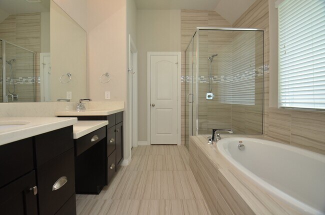 Building Photo - 11134 Honeysuckle Haven Dr