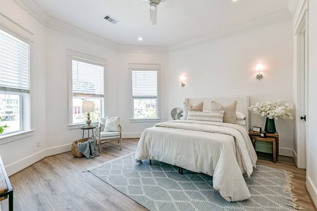 Building Photo - 3007 Avenue Q