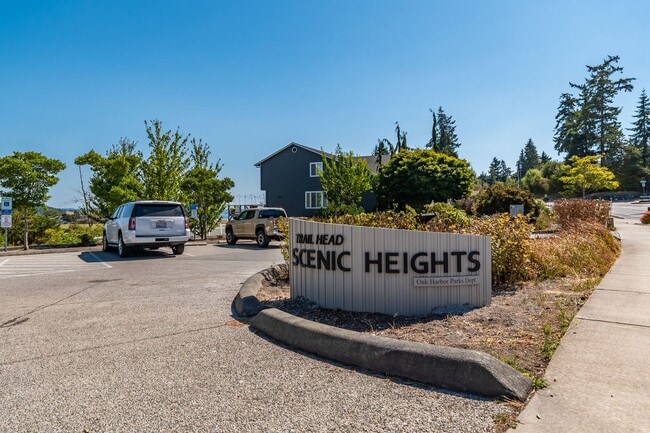 Building Photo - 1890 SW Scenic Heights St