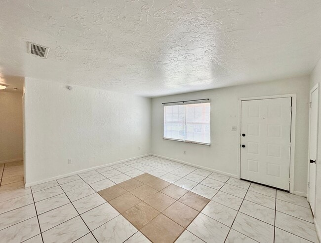 Building Photo - 110 SE Tattershall Way
