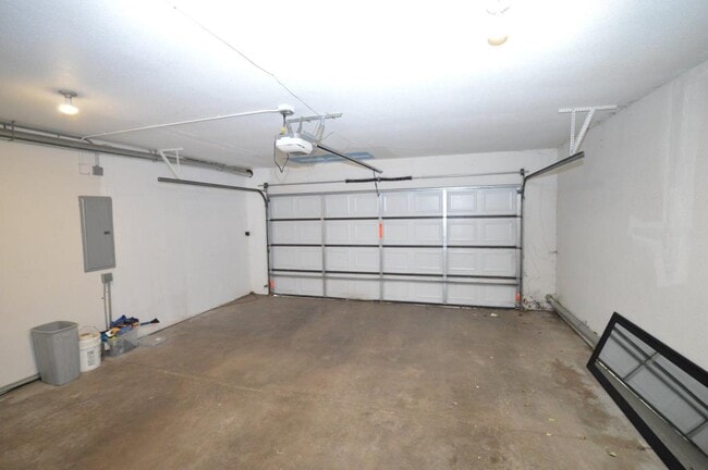 Building Photo - 100 Clover Ct