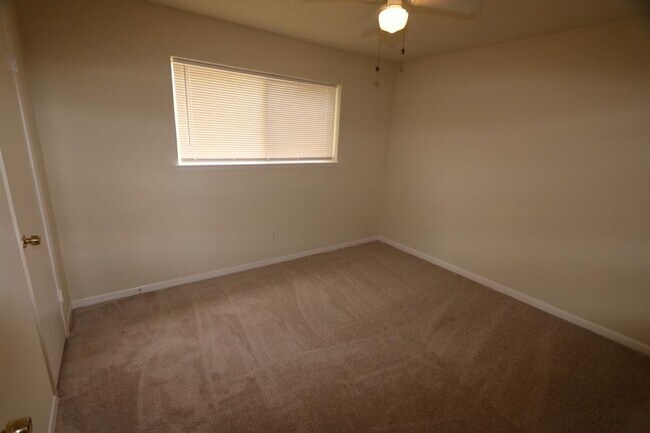 Building Photo - 9846 Sagepike Dr
