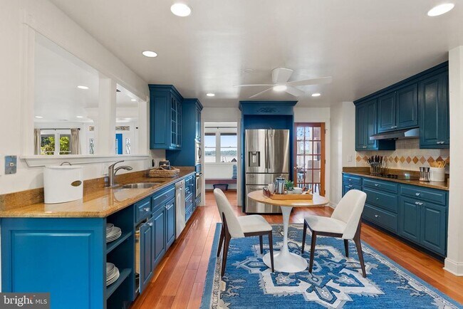 Building Photo - 9112 Riverside Dr