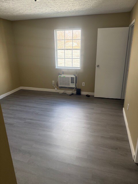 Building Photo - 204 N Warren St