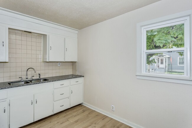 Building Photo - 1802 N Market St